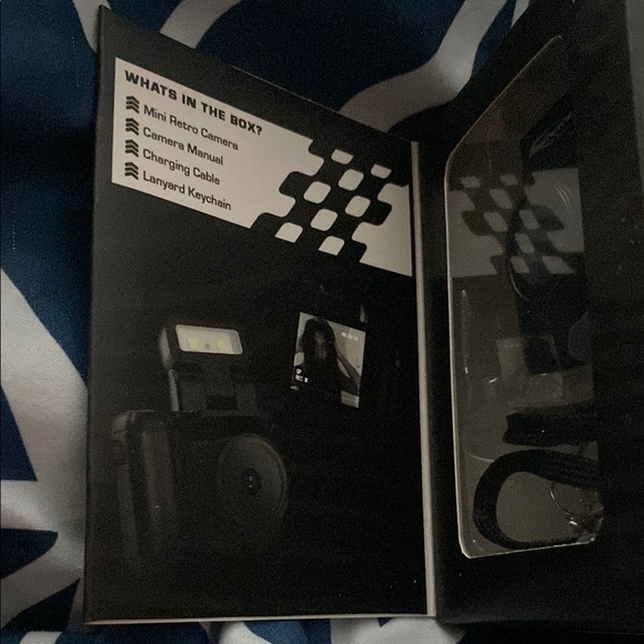 Mini Retro Keychain Camera - Picture 6 of 7